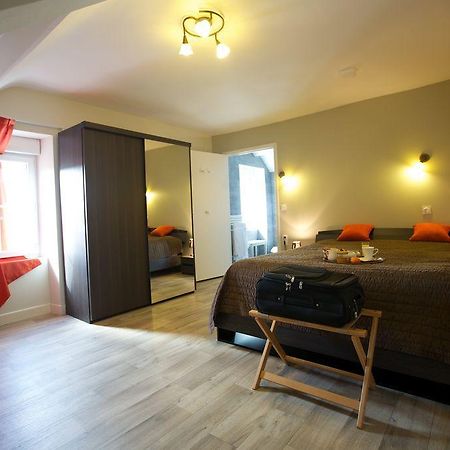Logis Hotel Le Petit Breuil La Courtine Exterior photo