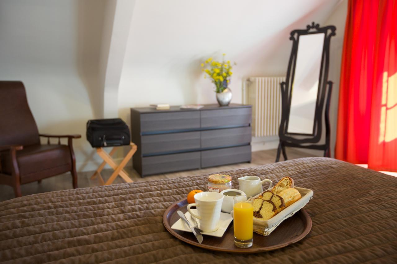 Logis Hotel Le Petit Breuil La Courtine Exterior photo